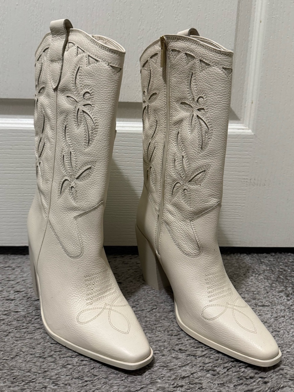 NWOT Vince Camuto Cream Embroidered Western Block-Heel Boot - Picture 4 of 9